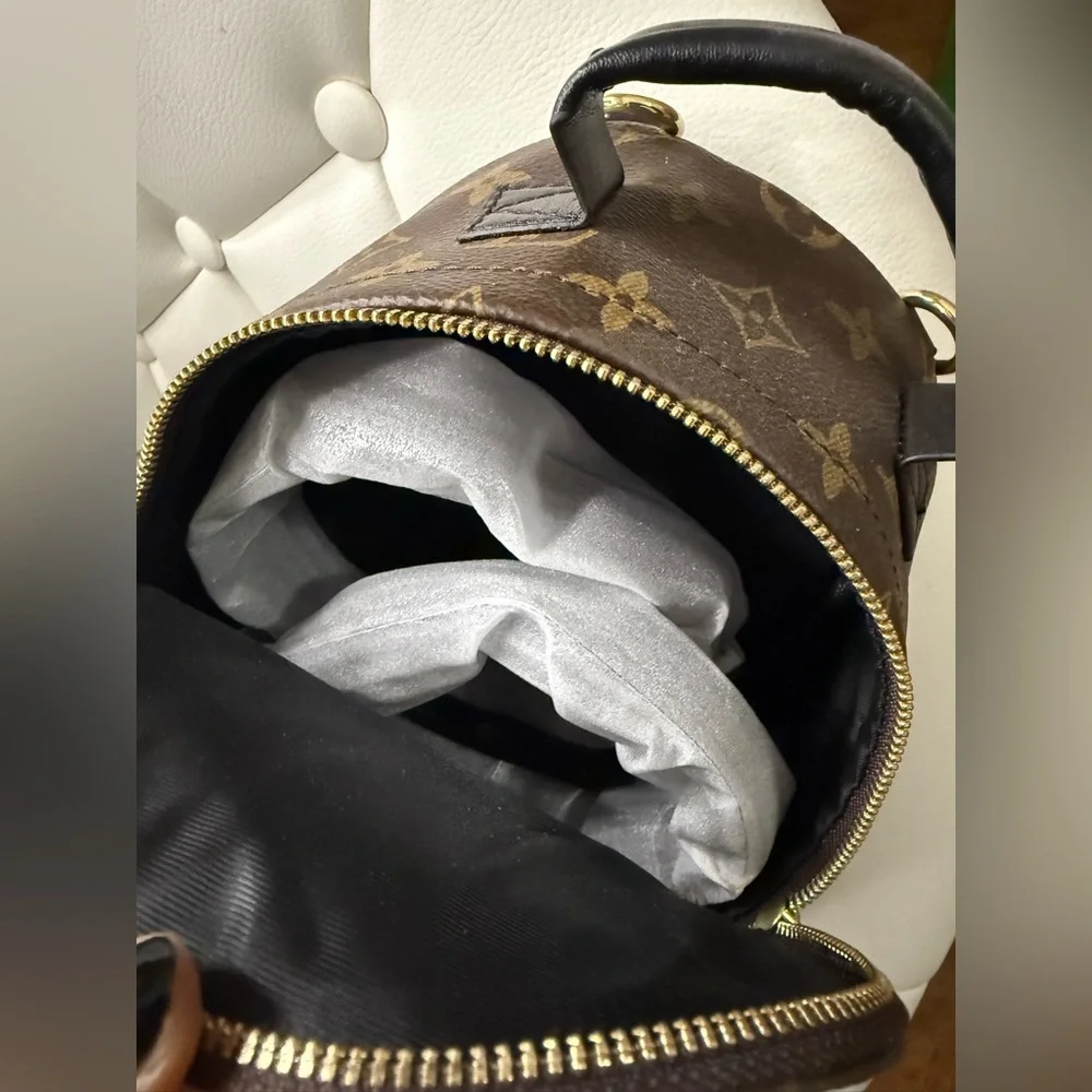 Backpack - Picture 2 of 4